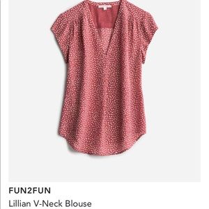 Cute Stitchfix fun 2 fun top Size M cream/mauve